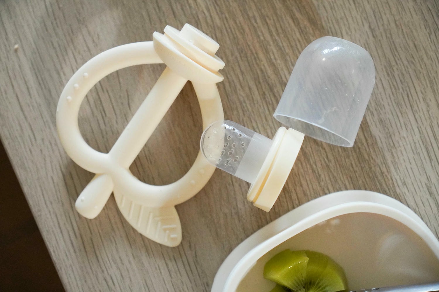 育兒|副食品階段的好幫手,Moyuum餐具/分裝盒/固齒器咬咬棒 - 第27張圖