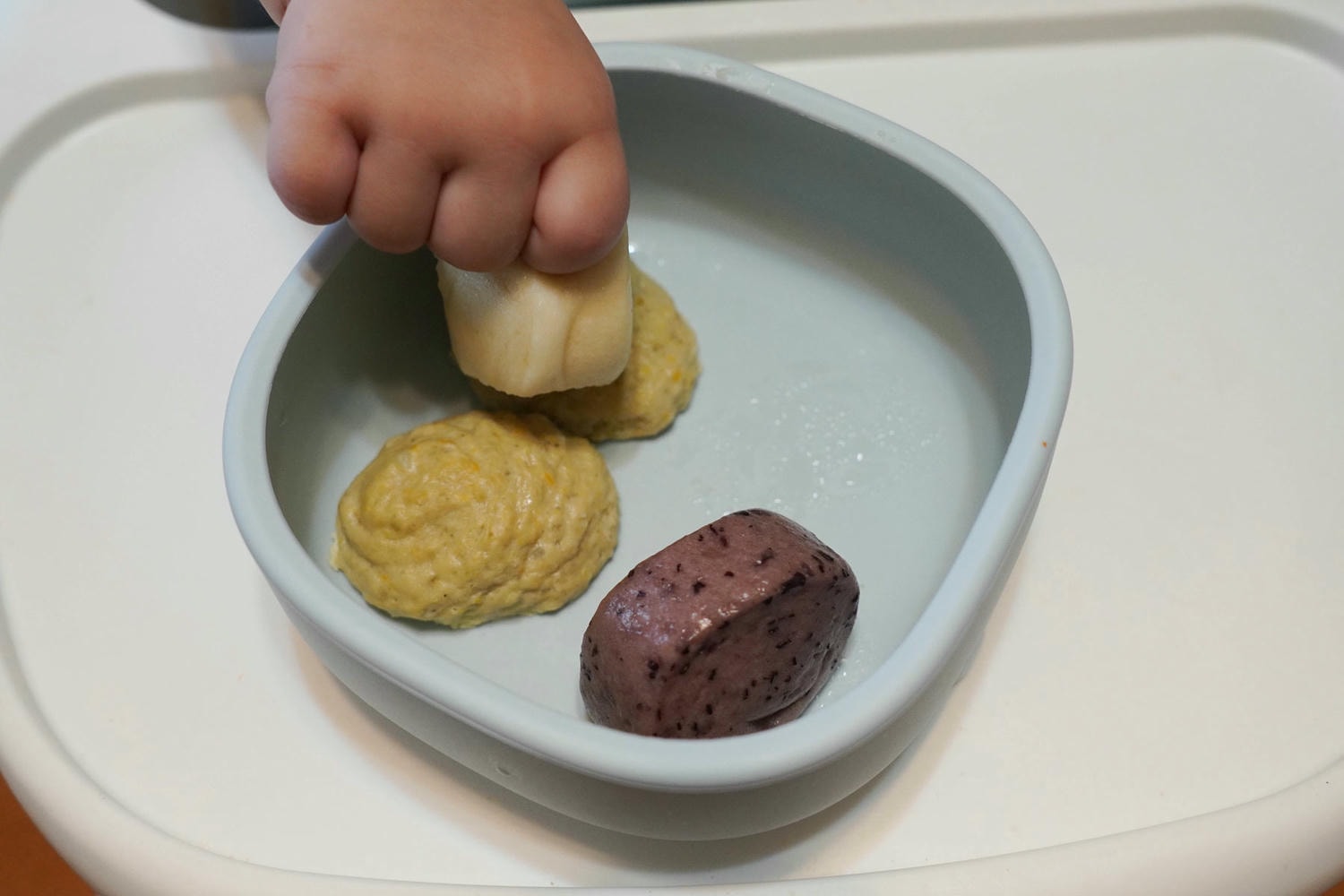 育兒|副食品階段的好幫手,Moyuum餐具/分裝盒/固齒器咬咬棒 - 第23張圖