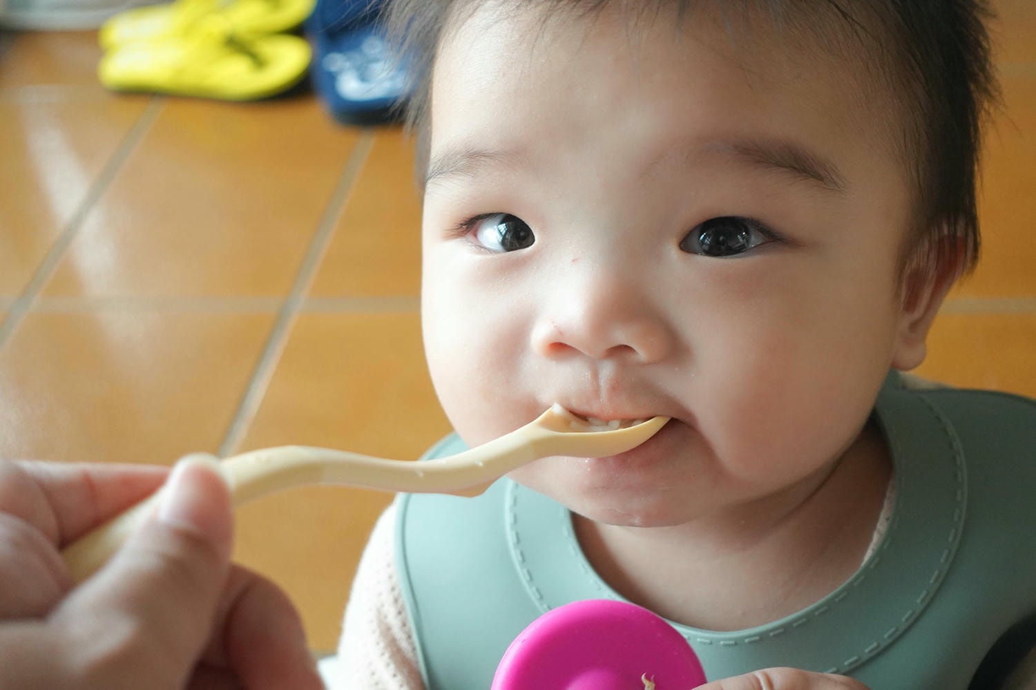 育兒|副食品階段的好幫手,Moyuum餐具/分裝盒/固齒器咬咬棒 - 第18張圖