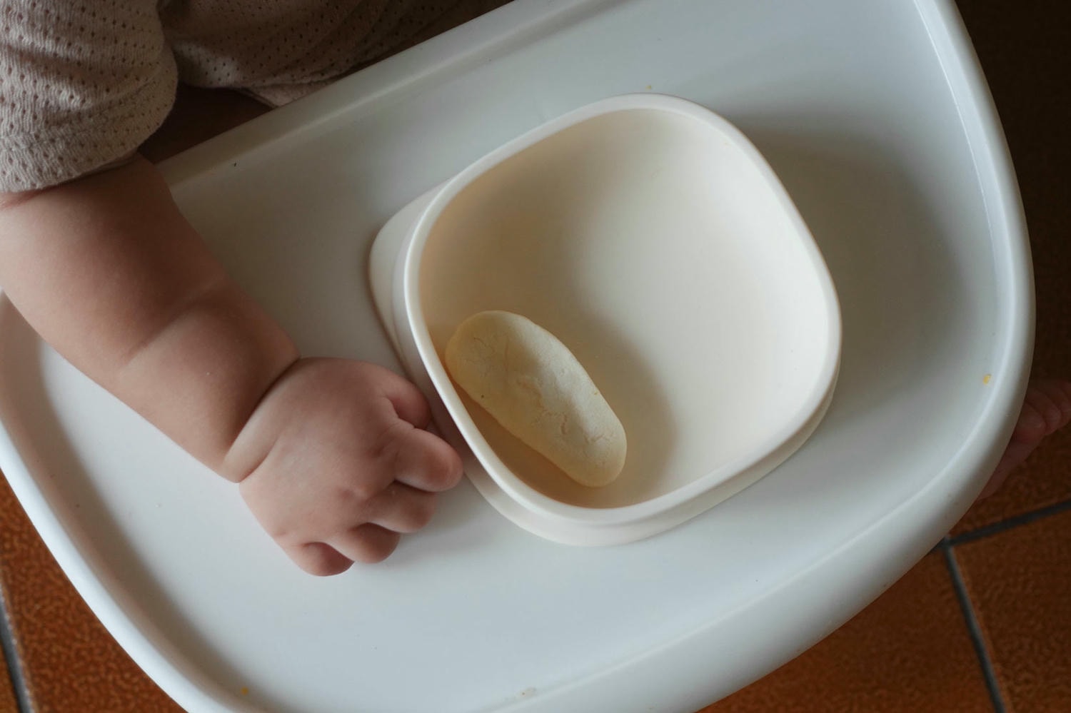 育兒|副食品階段的好幫手,Moyuum餐具/分裝盒/固齒器咬咬棒 - 第25張圖