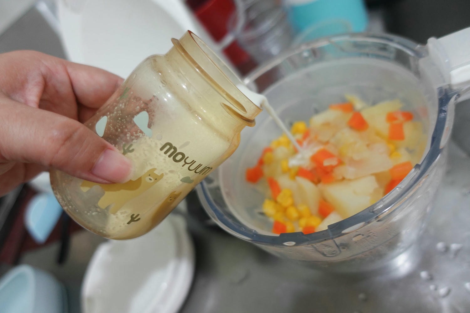 育兒|副食品階段的好幫手,Moyuum餐具/分裝盒/固齒器咬咬棒 - 第1張圖
