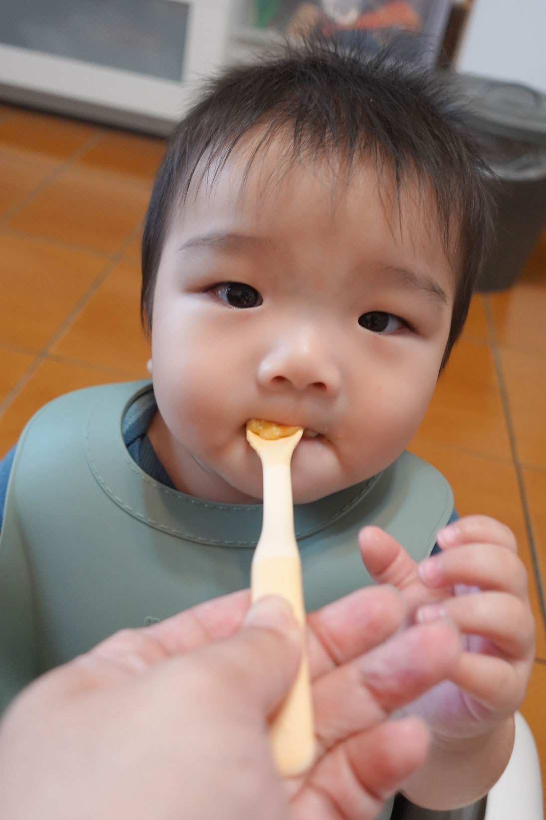 育兒|副食品階段的好幫手,Moyuum餐具/分裝盒/固齒器咬咬棒 - 第20張圖