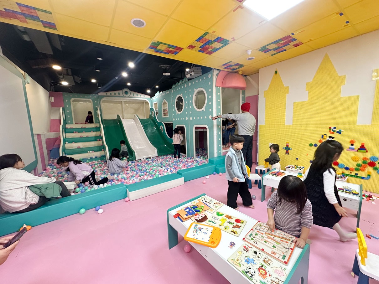 住宿｜苗栗馥藝金鬱金香酒店，親子友善X遊戲室X面萬坪公園美景