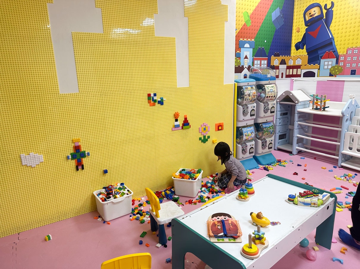 住宿｜苗栗馥藝金鬱金香酒店，親子友善X遊戲室X面萬坪公園美景