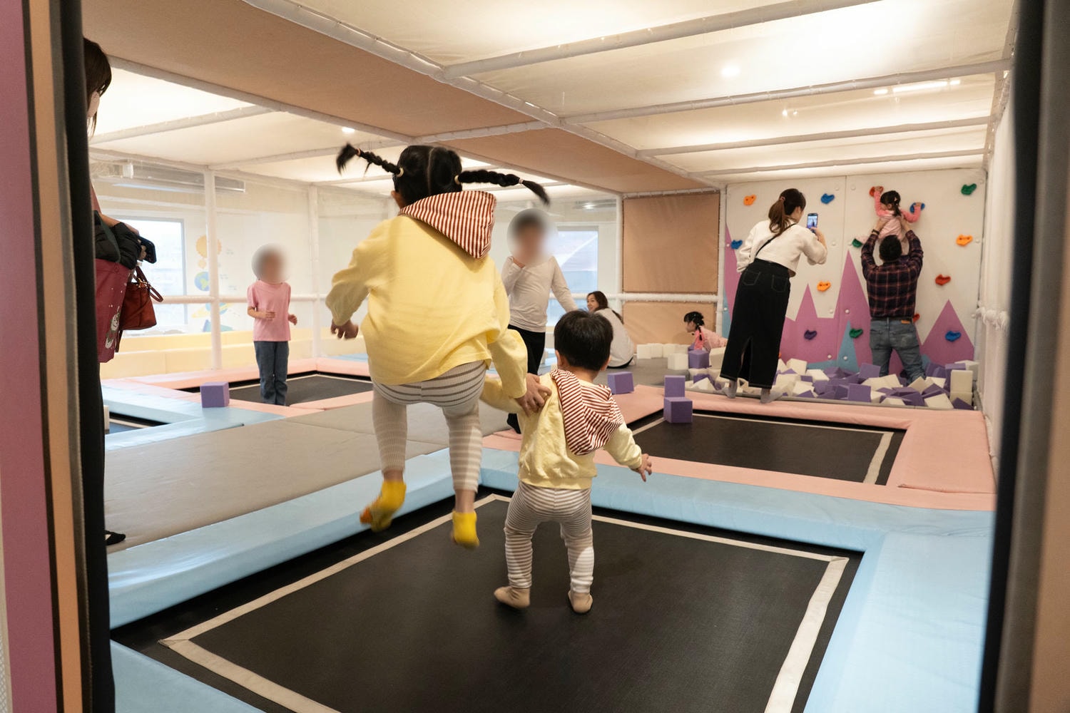 住宿｜雀客藏居台中大墩X童媽吉樂園，超大遊戲室，電動車、溜滑梯、球池