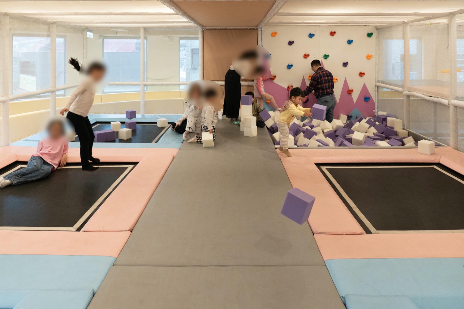 住宿｜雀客藏居台中大墩X童媽吉樂園，超大遊戲室，電動車、溜滑梯、球池